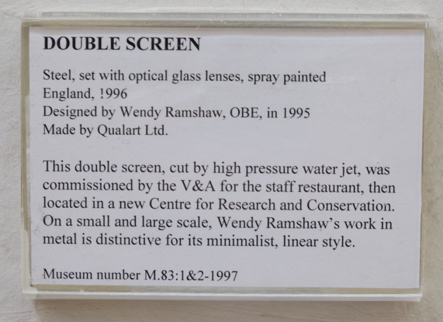 Double Screen museum information card