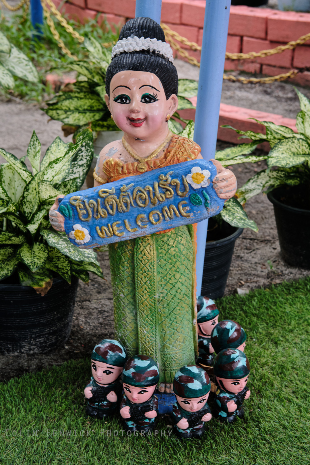 Little Statue greets visitors to Wat Lum Mahachai Chumpon
