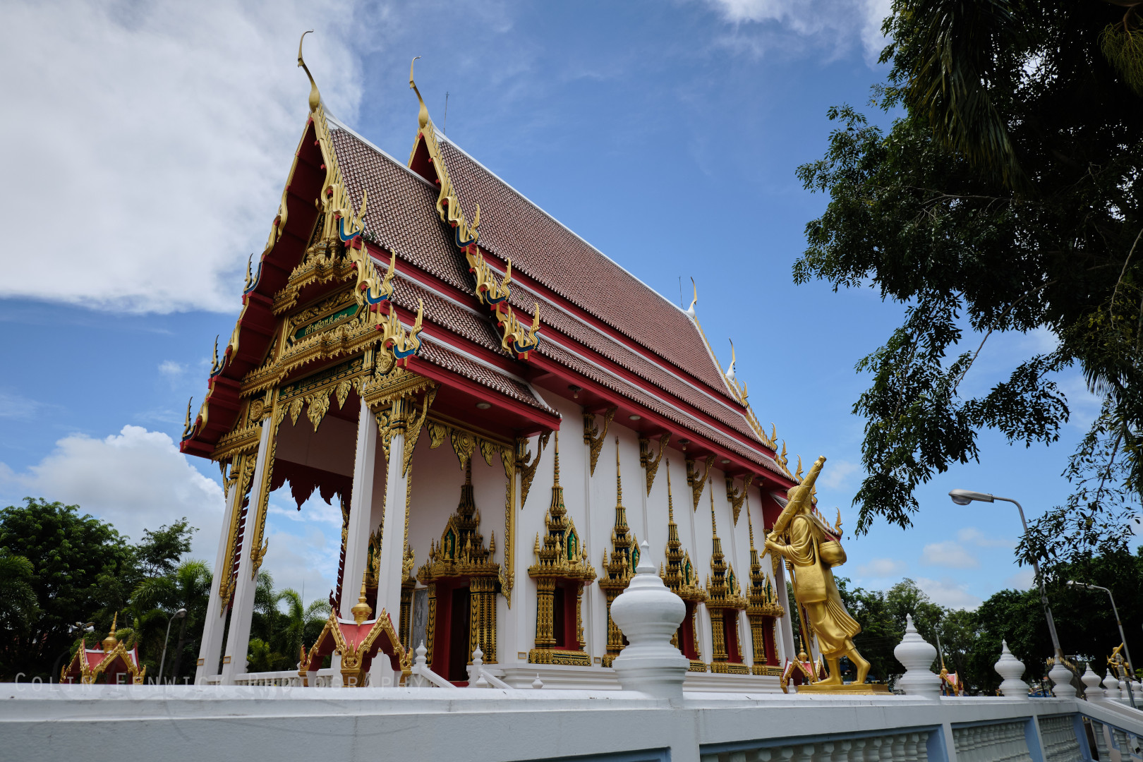 Viharn at Wat Taphong Nok