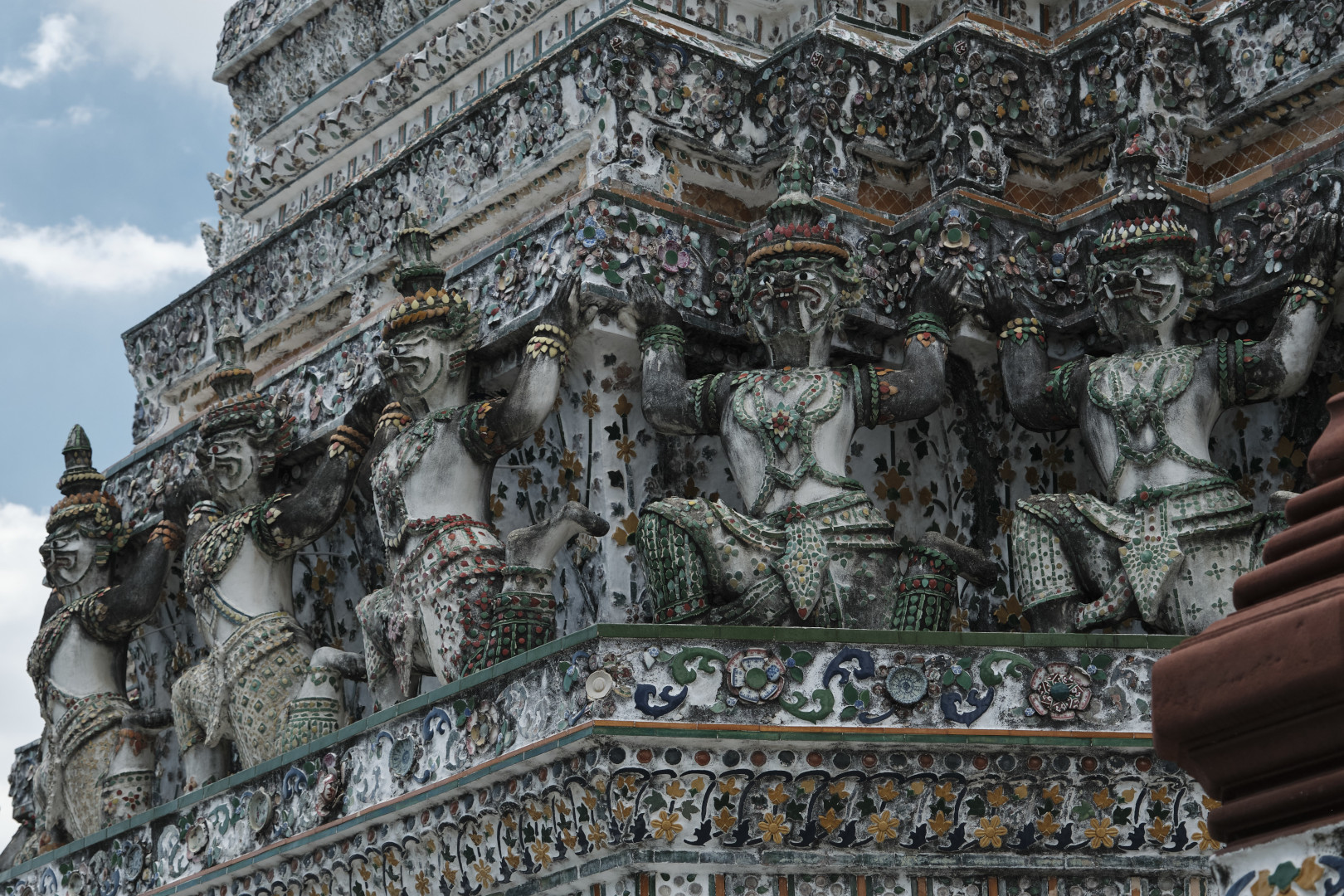 Raksha holding up the Prang, Wat Arun