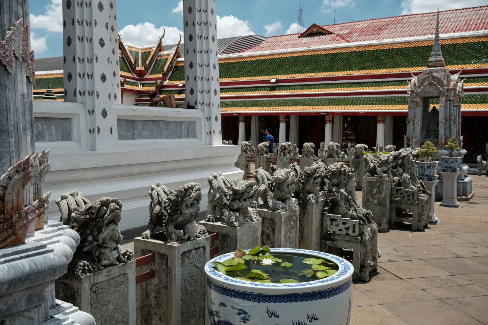 A row of Pixiu outside ordination hall