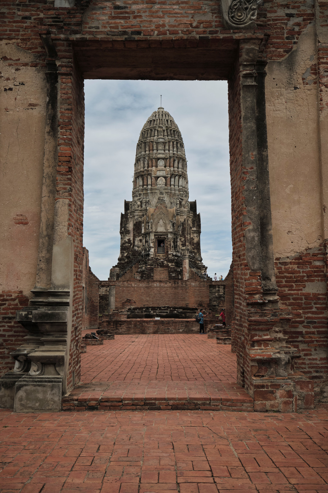Main prang framed by the entrance to Wat Ratchaburana